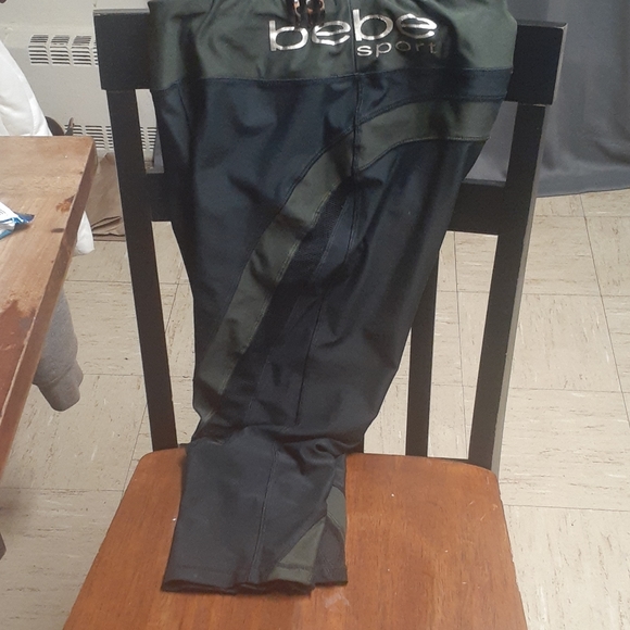 Bebe capris - Picture 2 of 4